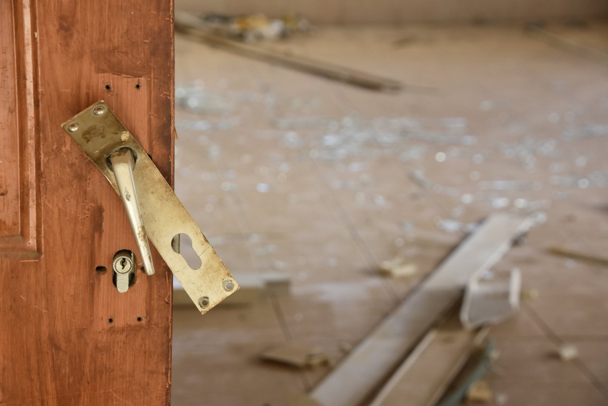 Featured image for “5 Signs It’s Time to Replace Your Home’s Windows and Doors”